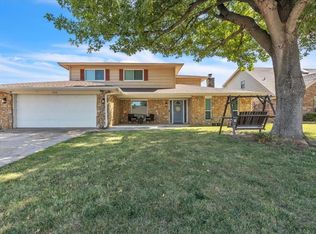 11412 Carriage Dr, Yukon, OK 73099