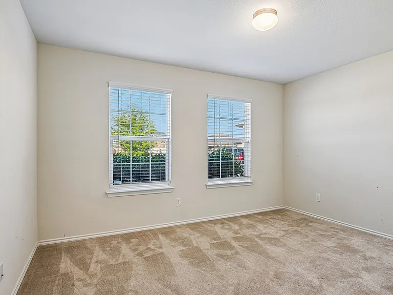 9121 Lookout Point — Photo 32