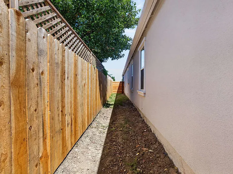 6525 Jacinto Ave — Photo 32