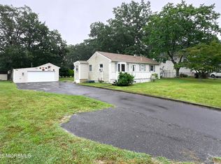 7 Westwood Dr, Howell, NJ 07731