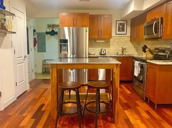 1424 L St SE APT 101, Washington, DC 20003