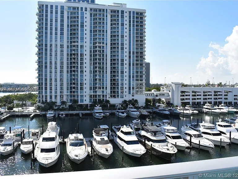17301 Biscayne Blvd #1407 — Photo 14