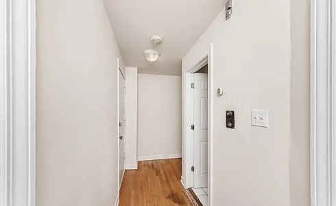 540 W Aldine Ave — Photo 2
