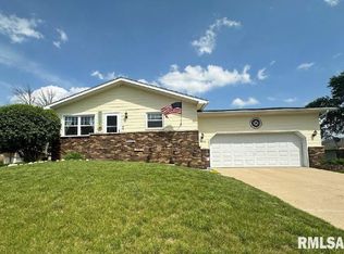 1524 11th Ave, De Witt, IA 52742