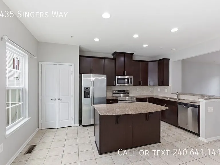 7435 Singers Way — Photo 5