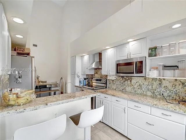 16339 Malibu Dr — Photo 12