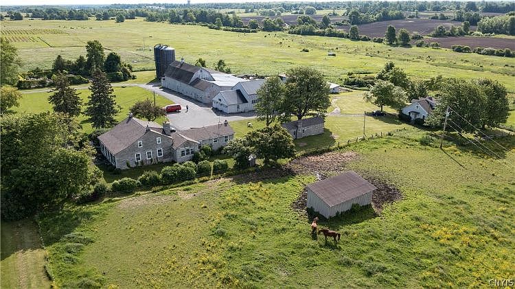 1st image of 2066 Deerlick Rd