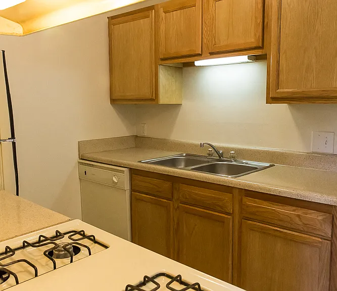 Crossroads Apartments — Photo 21
