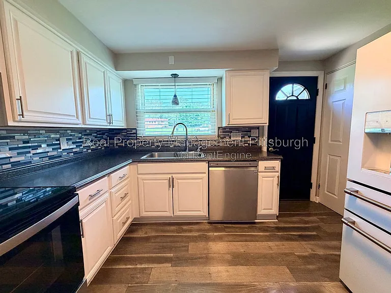 7802 Noblestown Rd — Photo 7