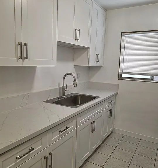 428 S Wilton Pl #3 — Photo 3