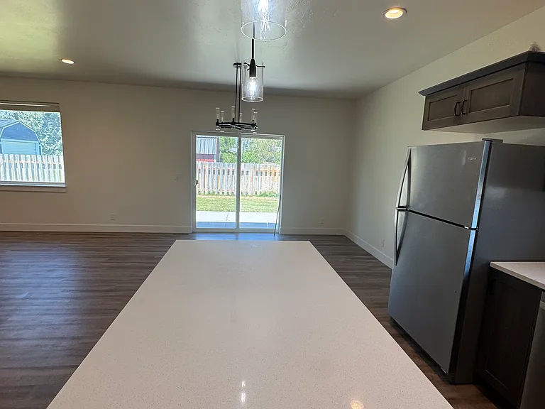 1116 Jade Dr — Photo 2