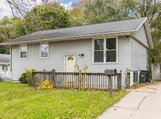 1500 Pawnee Dr NW, Cedar Rapids, IA 52405
