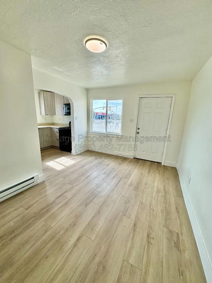 1 bed, 1.0 bath, 800 sqft, $925 — Photo 2
