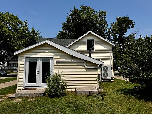 3rd image of 414 Elliott Ave