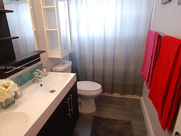 1435 SW 82nd Pl — Photo 17