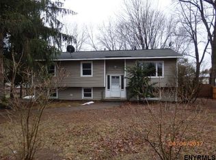 124 Woodin Rd, Halfmoon, NY 12065