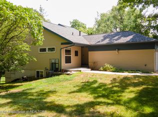 2520 Windbreak Ln, Lansing, MI 48910