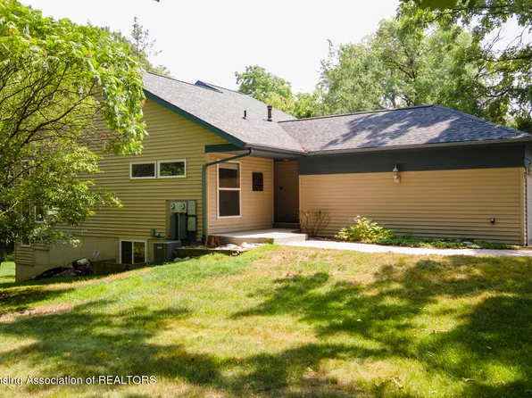 2520 Windbreak Ln, Lansing, MI 48910