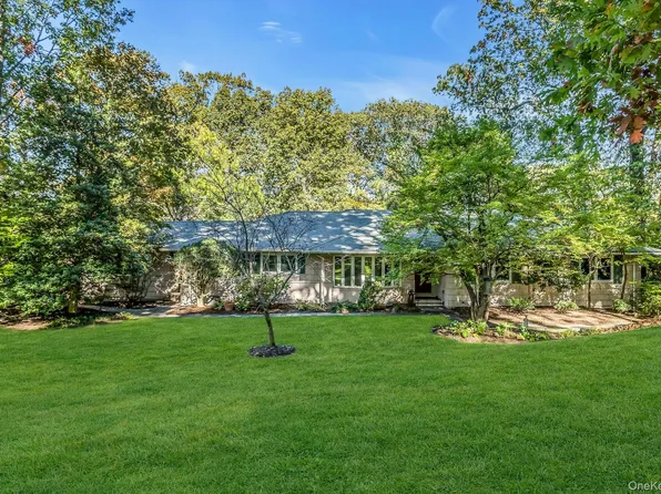 31 Knolls Lane, Manhasset, NY 11030