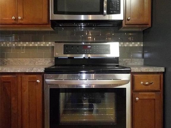 5th image of 71 Joanne Ln