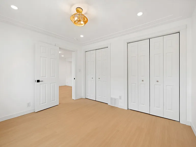 210 Monroe St — Photo 15