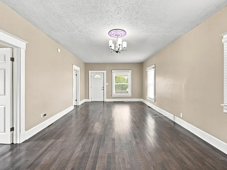 2942 Macpherson Ave — Photo 5