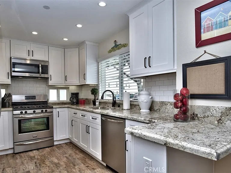 1509 E Balboa Blvd #A — Photo 4