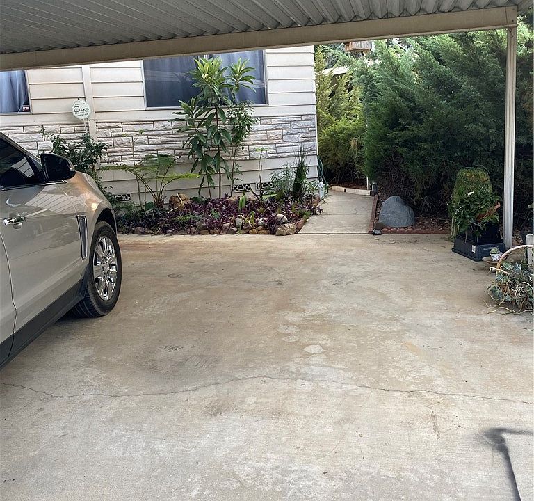 1st image of 2496 Thunderbird Dr