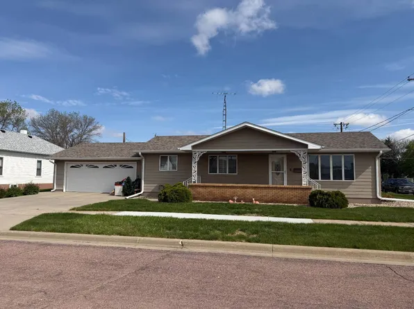 201 W Ash St, Parkston, SD 57366