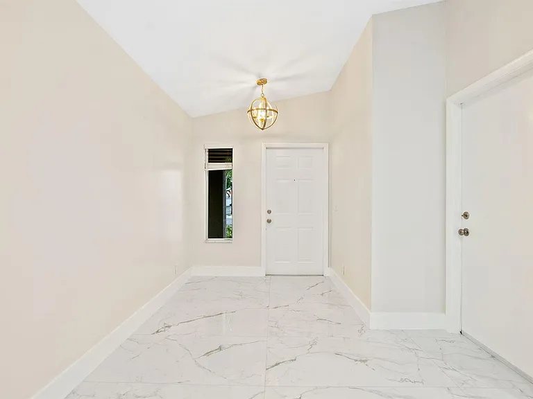 4498 Dogwood Cir — Photo 4