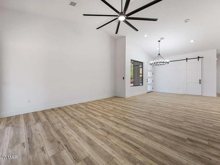 2765 W Villa Loop — Photo 11