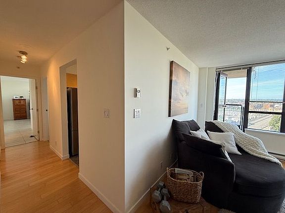 3rd image of 1003 Pacific St #1403