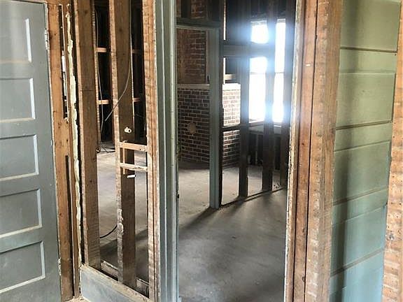 3rd image of 3518 1st Ave