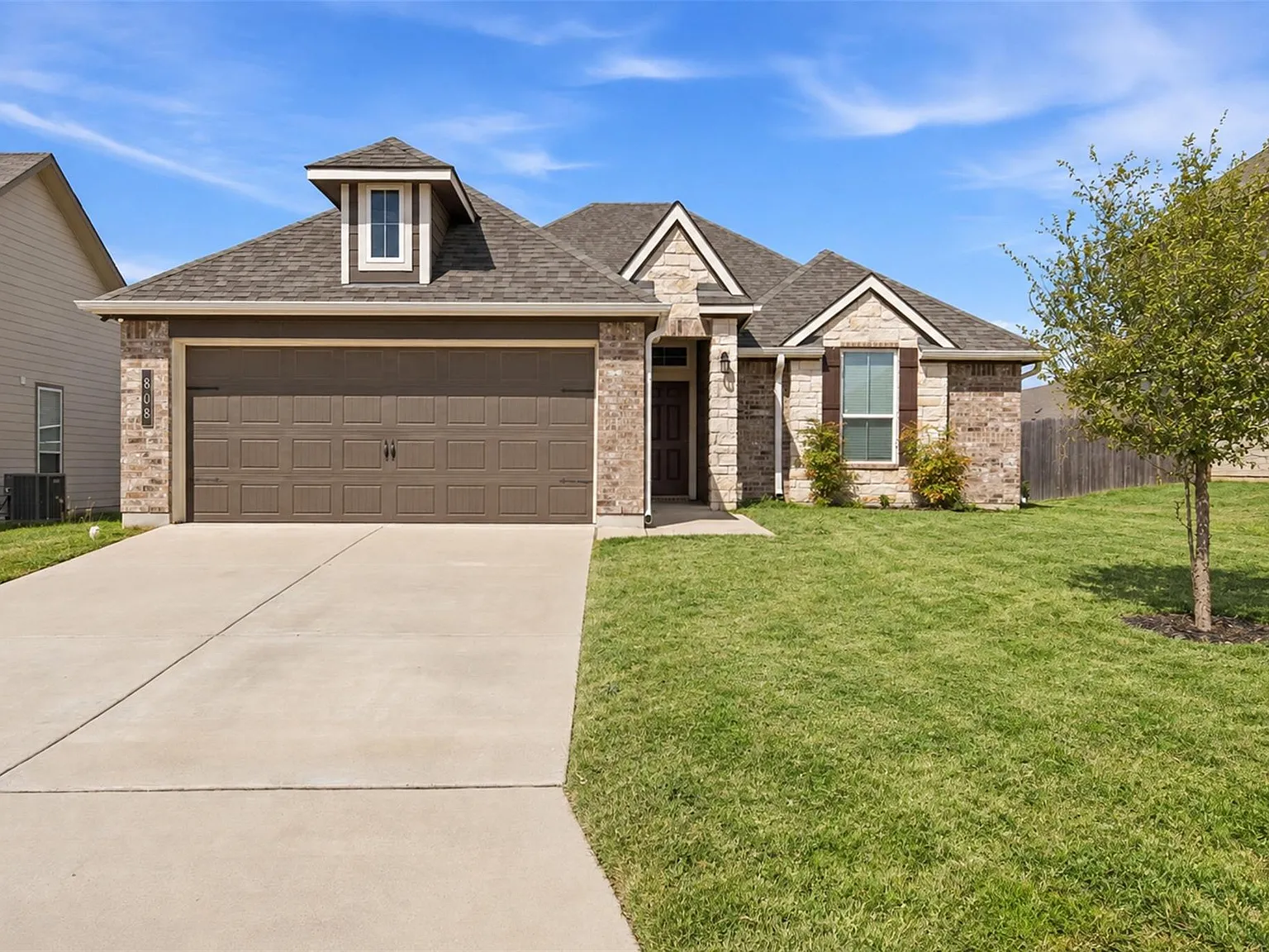 3 bed, 2.0 bath, 1600 sqft, $1,850 — Photo 3