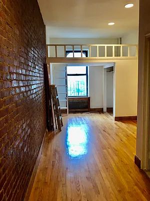 Rented by Bond New York | media 25