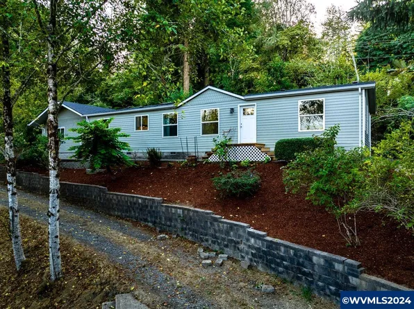 566 Lormax St, Toledo, OR 97391