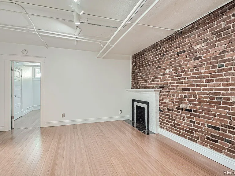 954 N Pearl St #B — Photo 5
