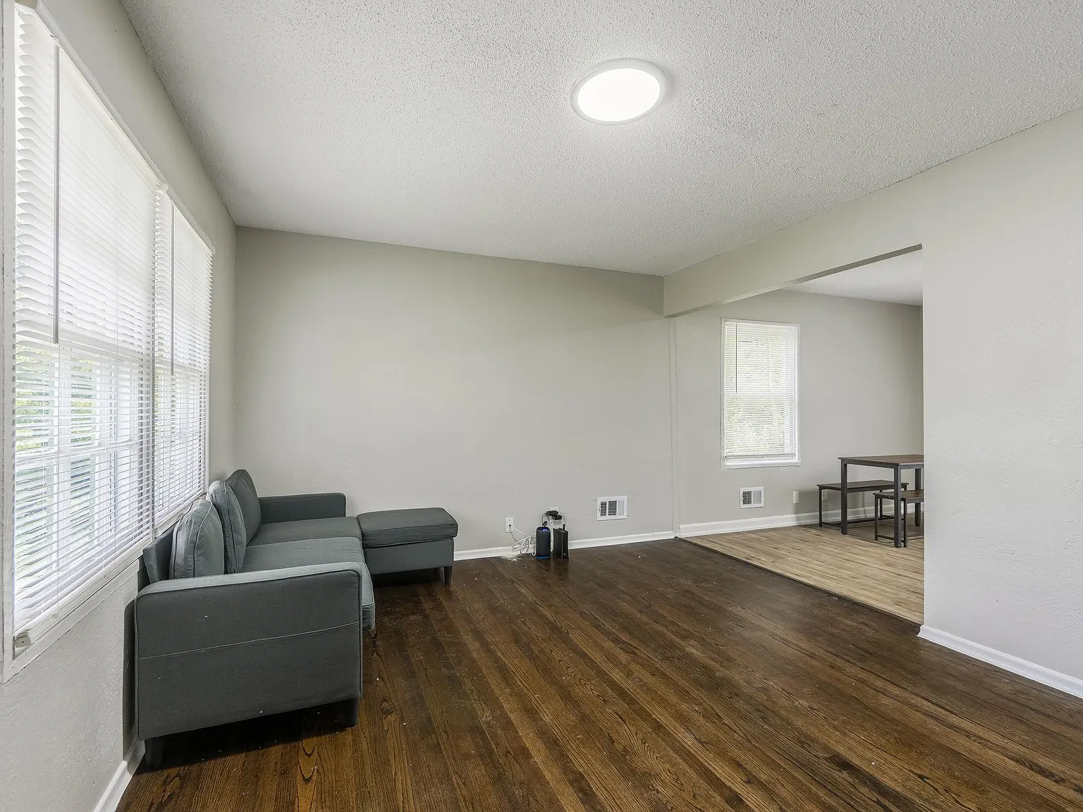 4 bed, 2.0 bath, 2000 sqft, $685 — Photo 3