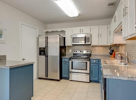 5th image of 313 Springoak Ln