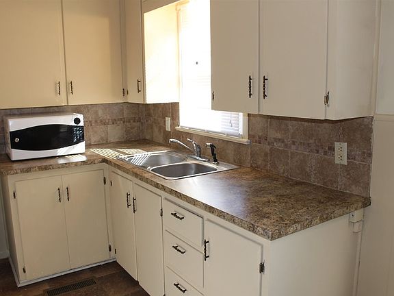 5th image of 1136 Shelden St