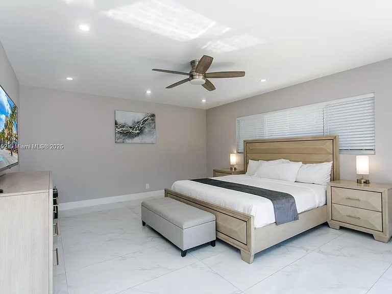 1218 Hollywood Blvd — Photo 31