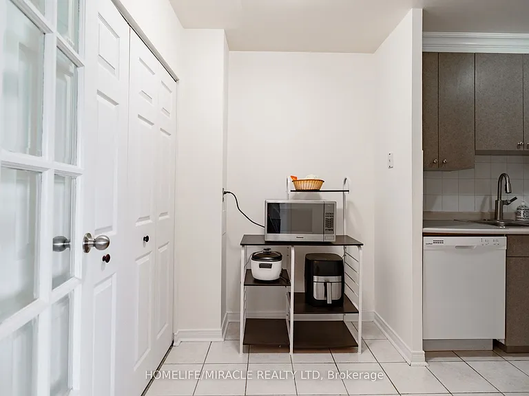 3025 Queen Frederica Dr #807 — Photo 4