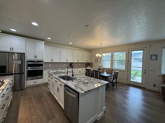4th image of 1053 E Whig Dr