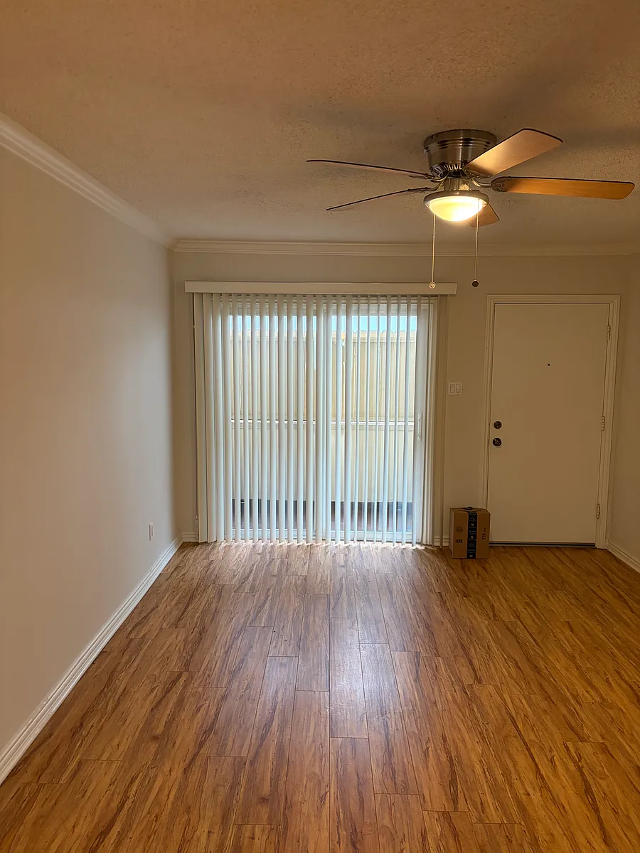 Building Photo - 1023 Ocean Park Blvd #2