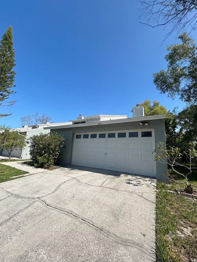 Beautifully Renovated 2 Bedroom, 2.5 Bathroom Townhome with Oversized Two-Car Garage in Tampa, FL — Photo 3
