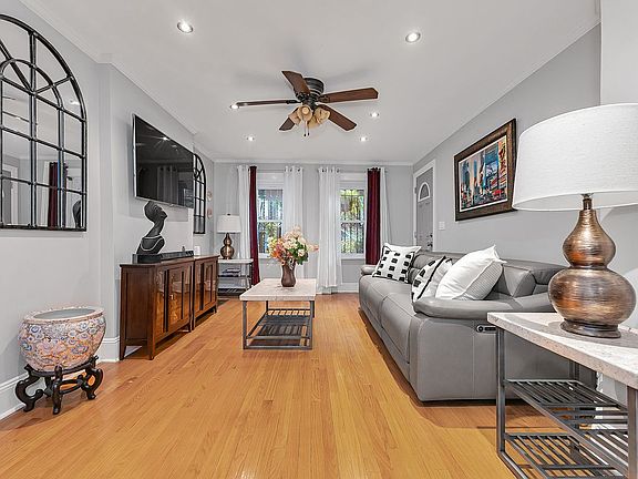 2nd image of 807 Lincoln Pl