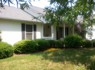 187 Jamestown Dr, Falling Waters, WV 25419