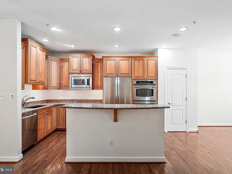 7720 Spoleto Ln — Photo 10