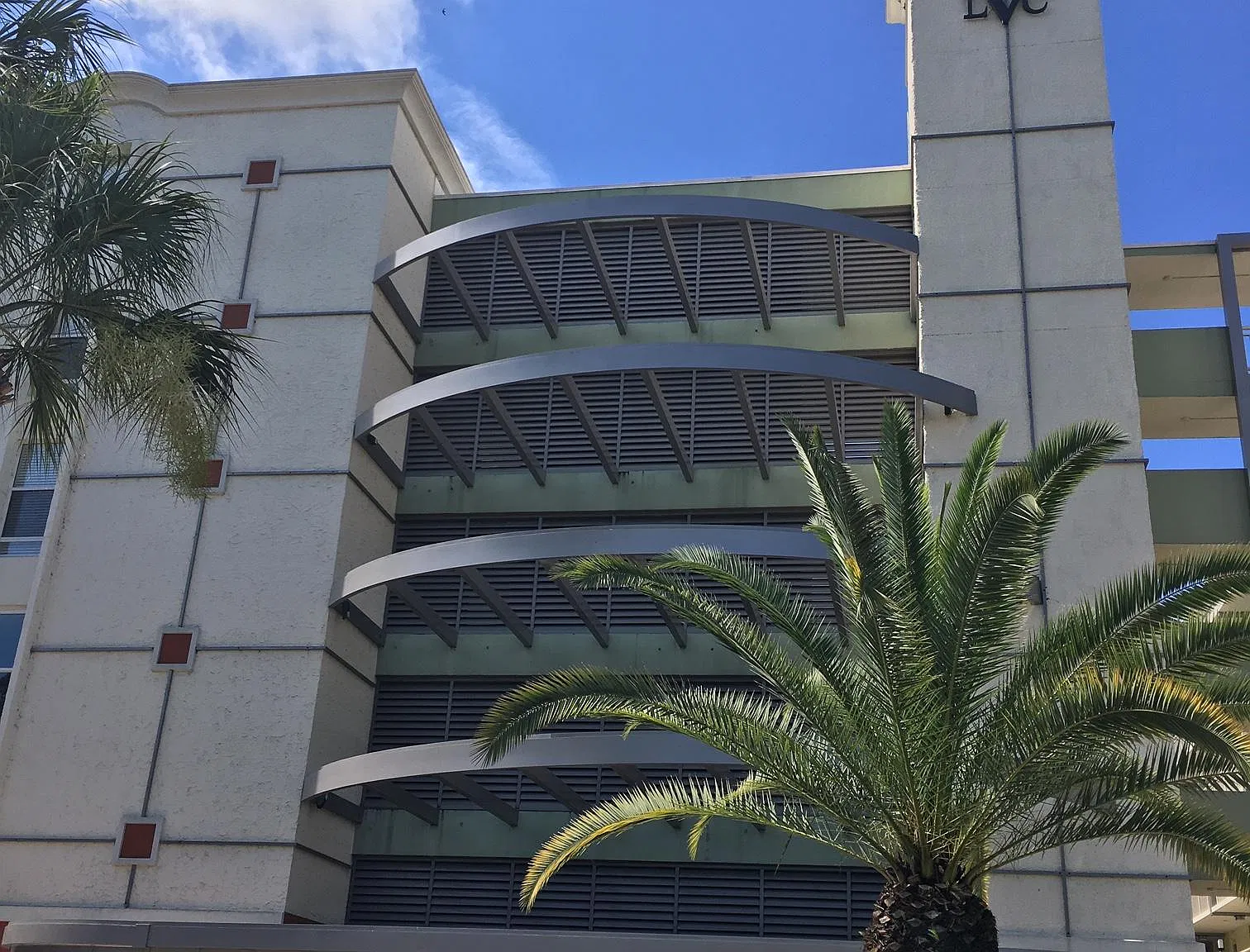 690 Osceola Ave — Photo 1