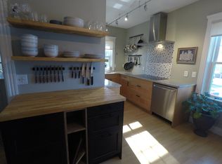 225 Summit Ave, Providence, RI 02906